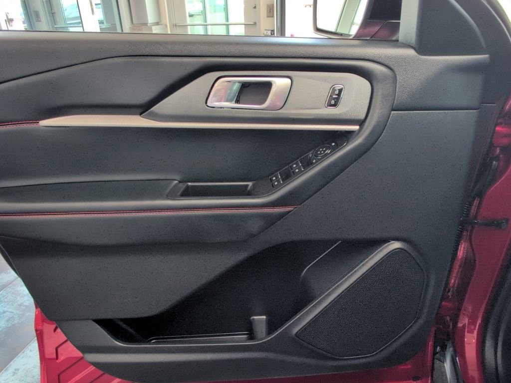 Used 2025 Ford Explorer ST-Line image 26