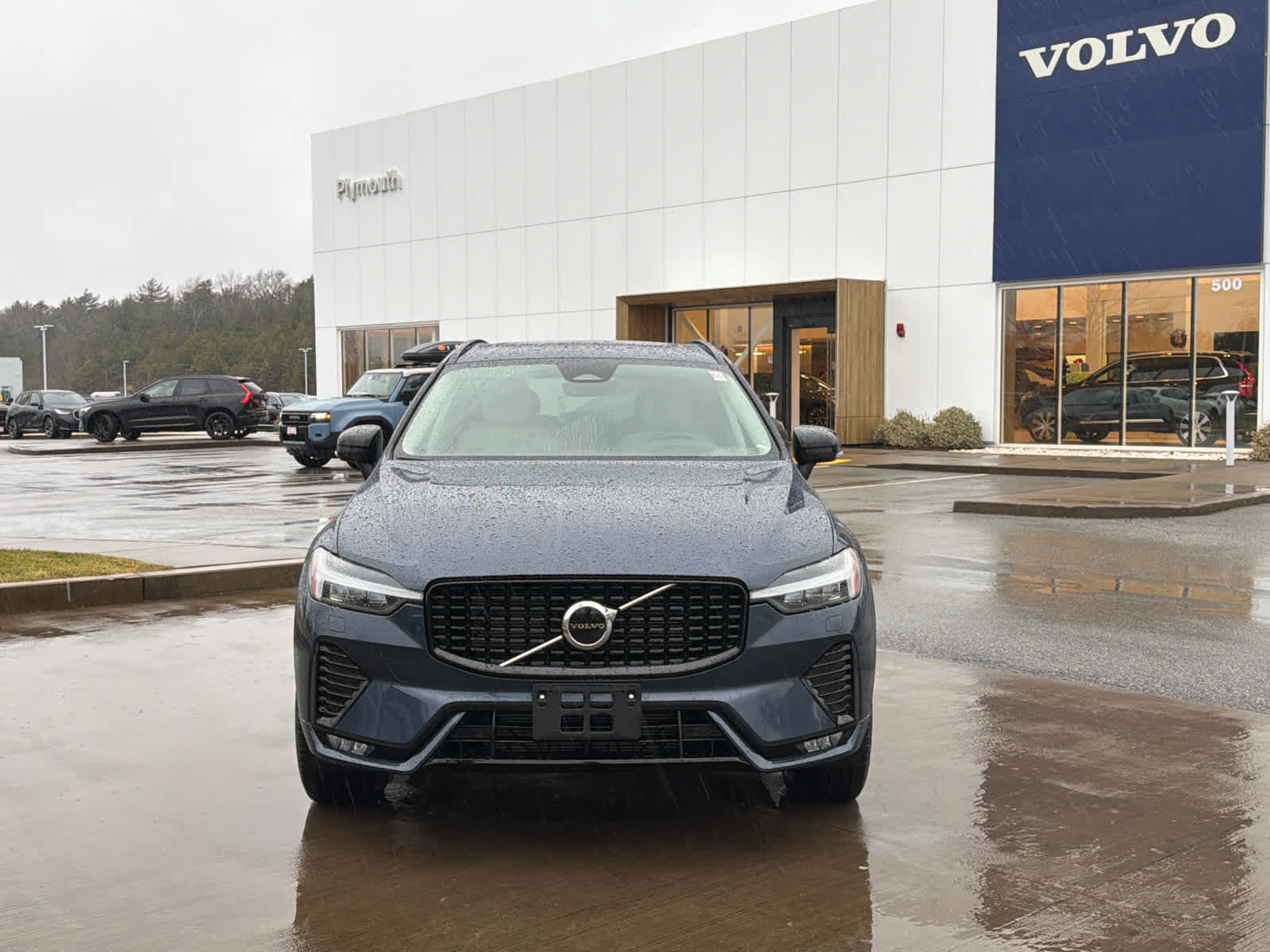 Used 2025 Volvo XC60 B5 Core w/ Protection Package Premier image 3