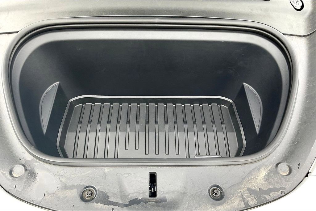 Used 2022 Tesla Model Y Long Range image 29