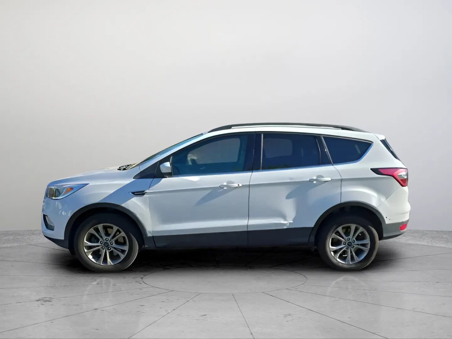 Used 2018 Ford Escape SE AWD/4WD image 2