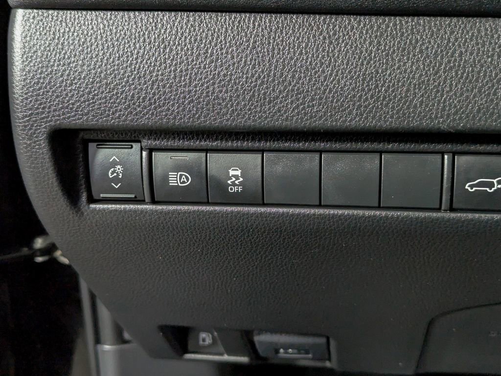 Used 2022 Toyota Venza LE image 38