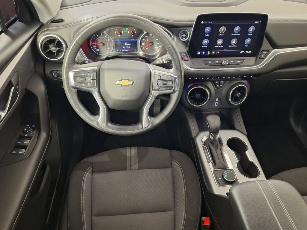 Used 2025 Chevrolet Blazer LT FWD image 9