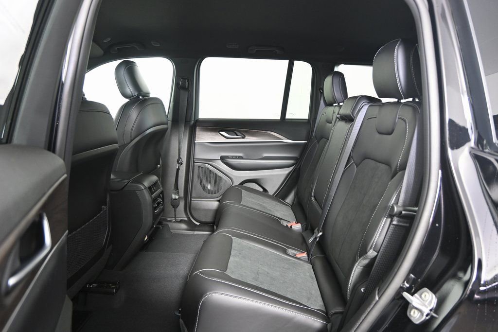 New 2026 Jeep Grand Cherokee Laredo image 17