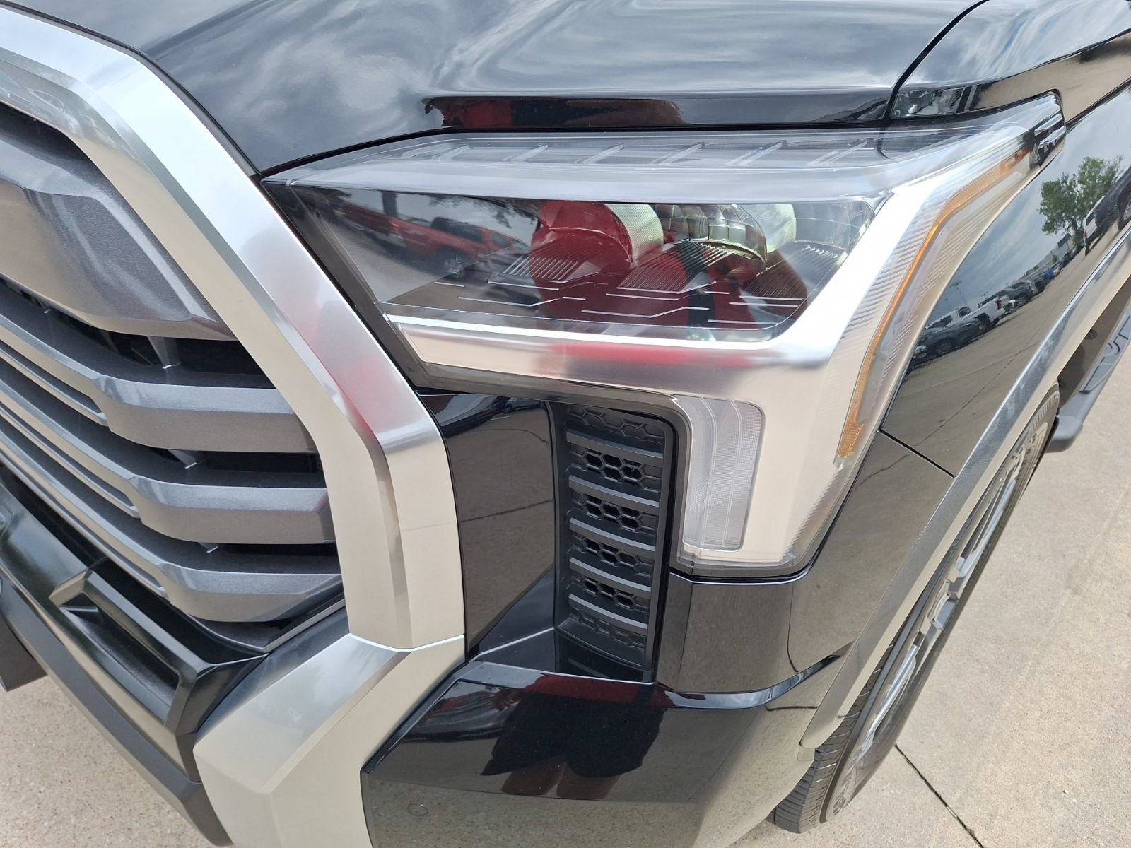Used 2026 Toyota Tundra Limited AWD/4WD image 10