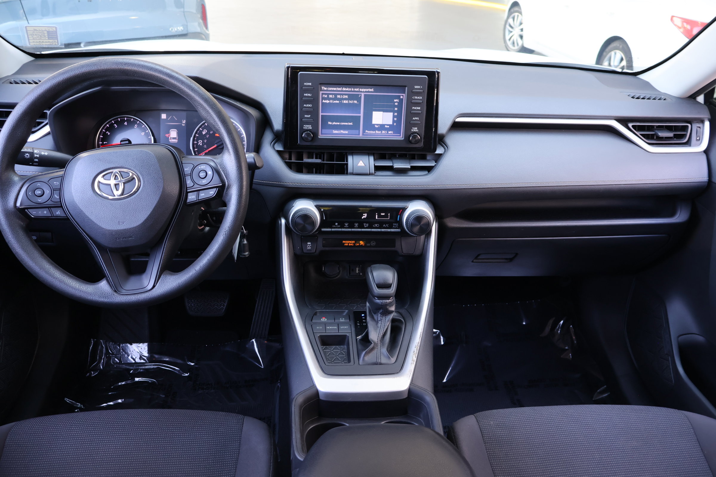Used 2019 Toyota RAV4 LE FWD image 18
