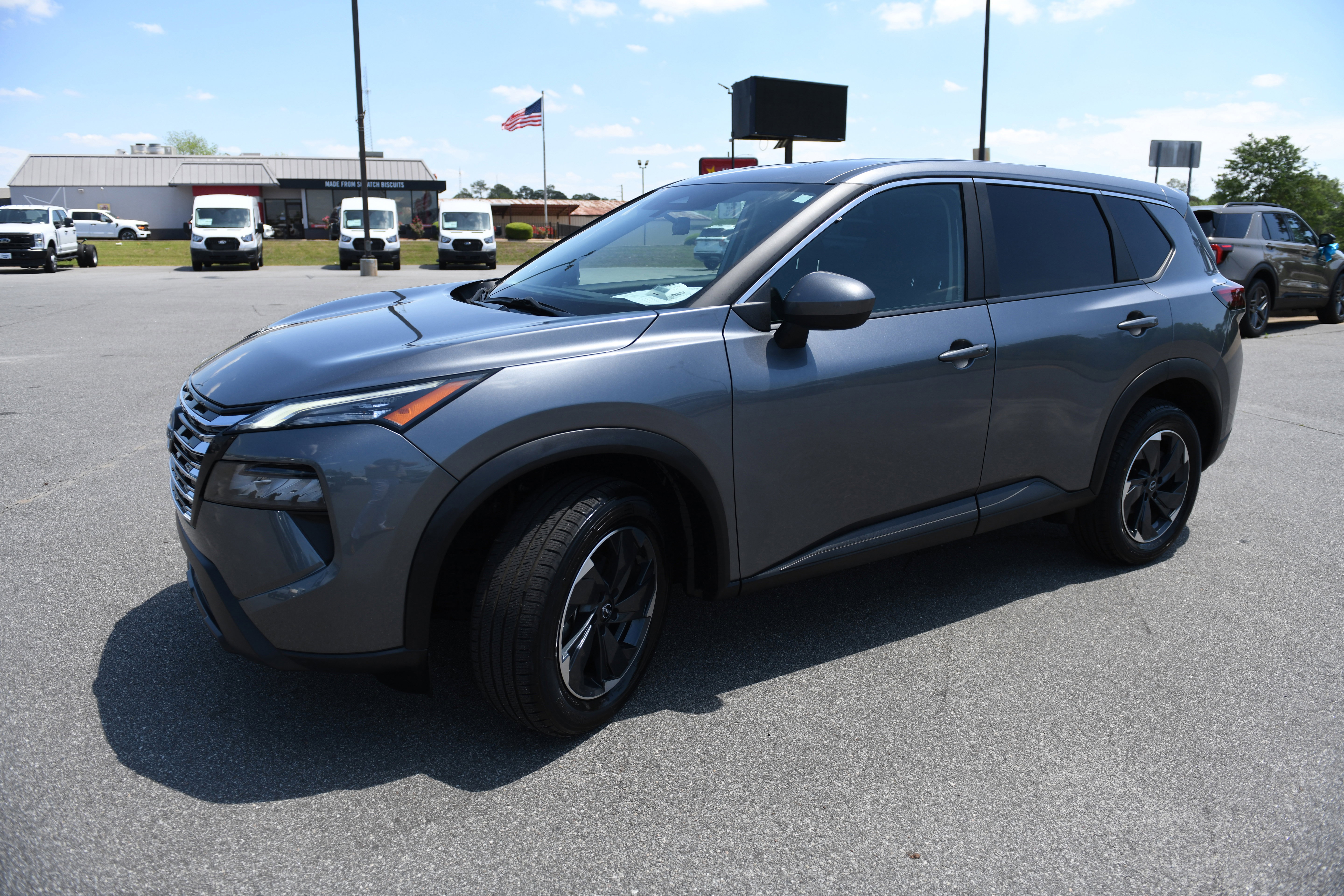 Used 2024 Nissan Rogue SV AWD/4WD image 6