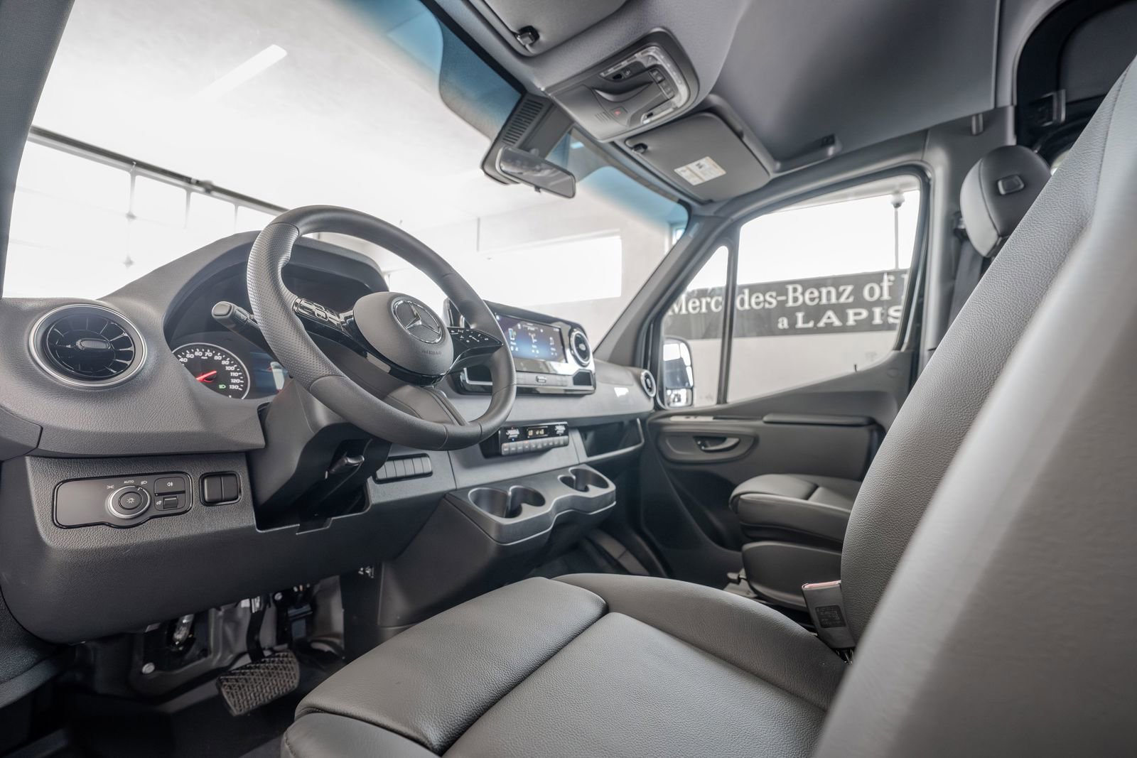 Used 2025 Mercedes-Benz Sprinter 2500 image 6