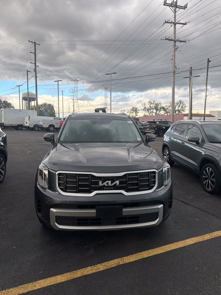 Used 2023 Kia Telluride S AWD/4WD image 3