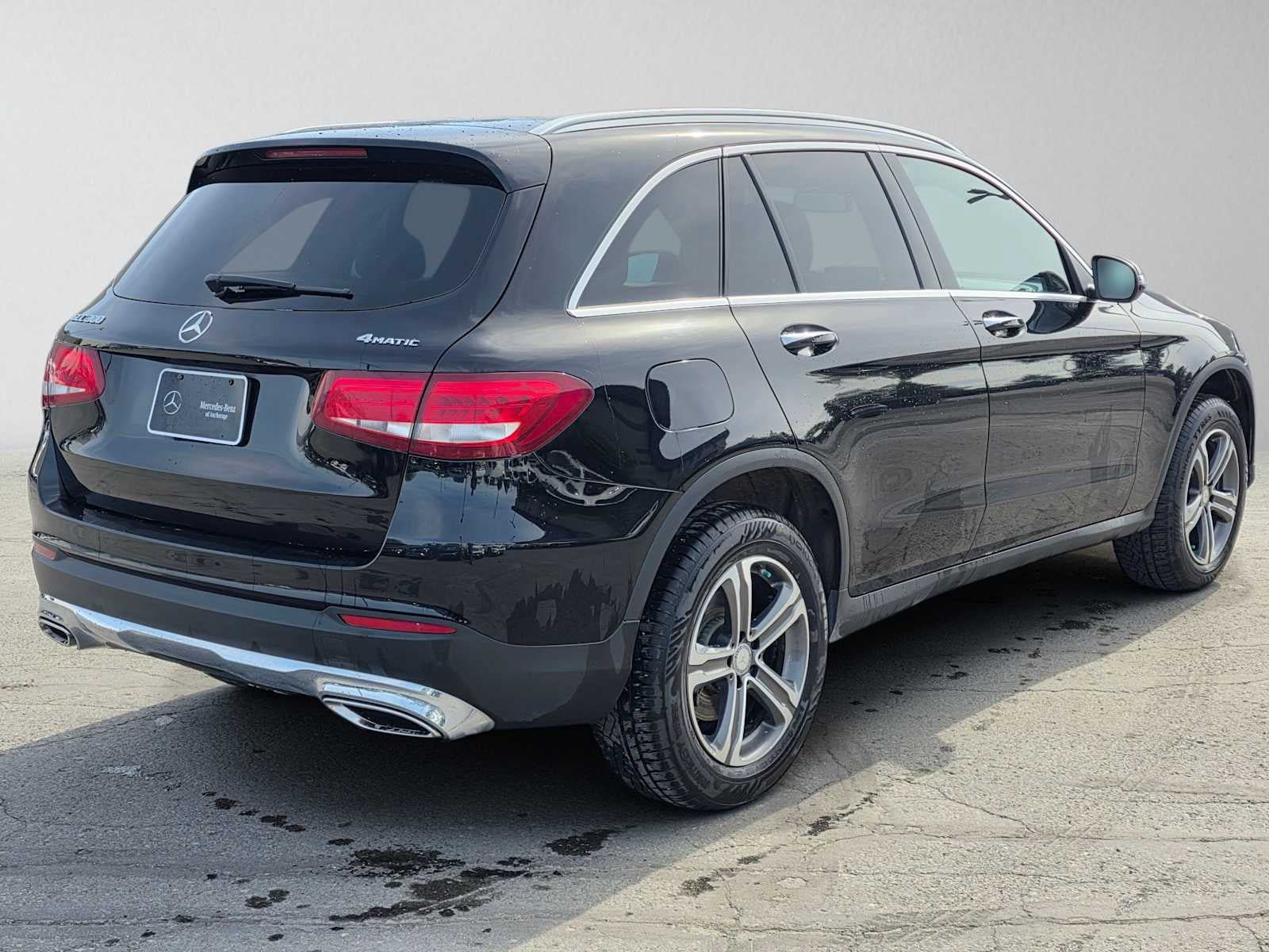 Used 2017 Mercedes-Benz GLC 300 4MATIC image 3