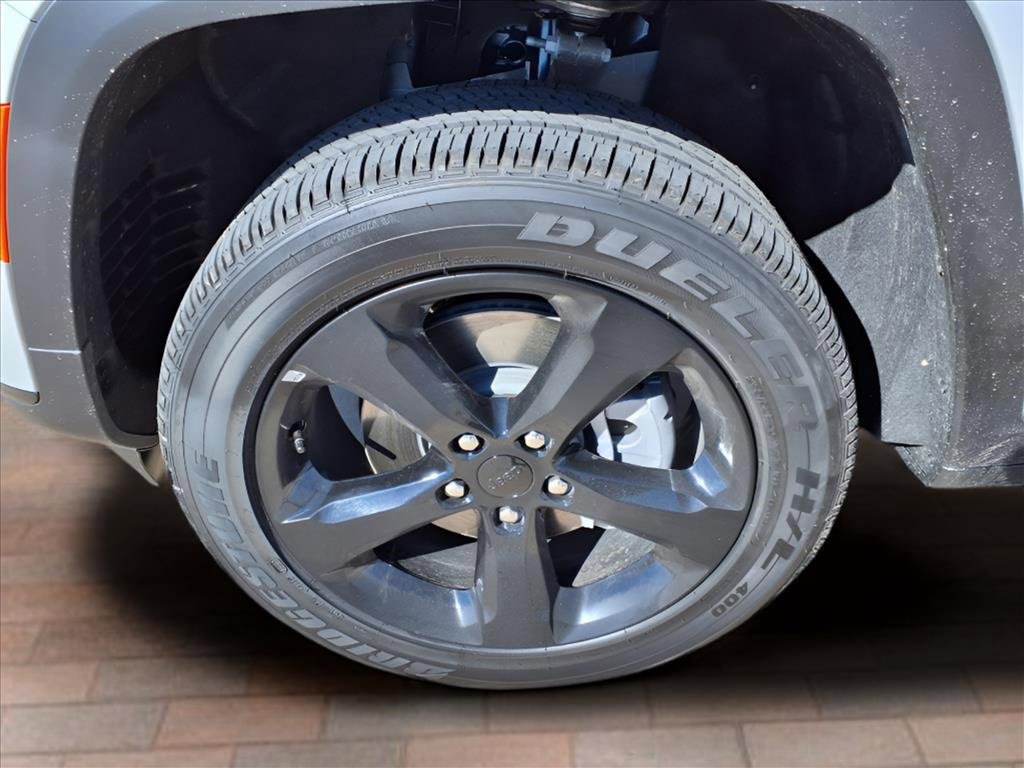 New 2025 Jeep Grand Cherokee L Laredo image 25