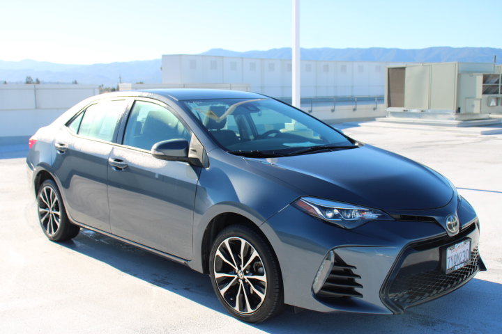 Used 2017 Toyota Corolla SE image 2
