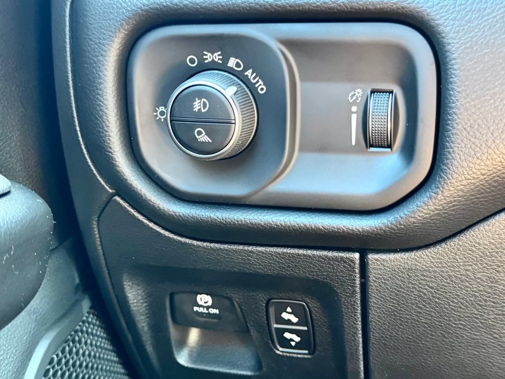 New 2026 RAM 1500 4x4 Crew Cab image 27