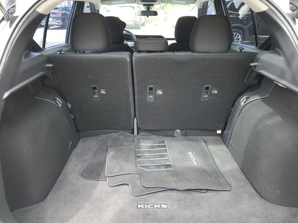Used 2020 Nissan Kicks SV w/ Exterior Package image 9