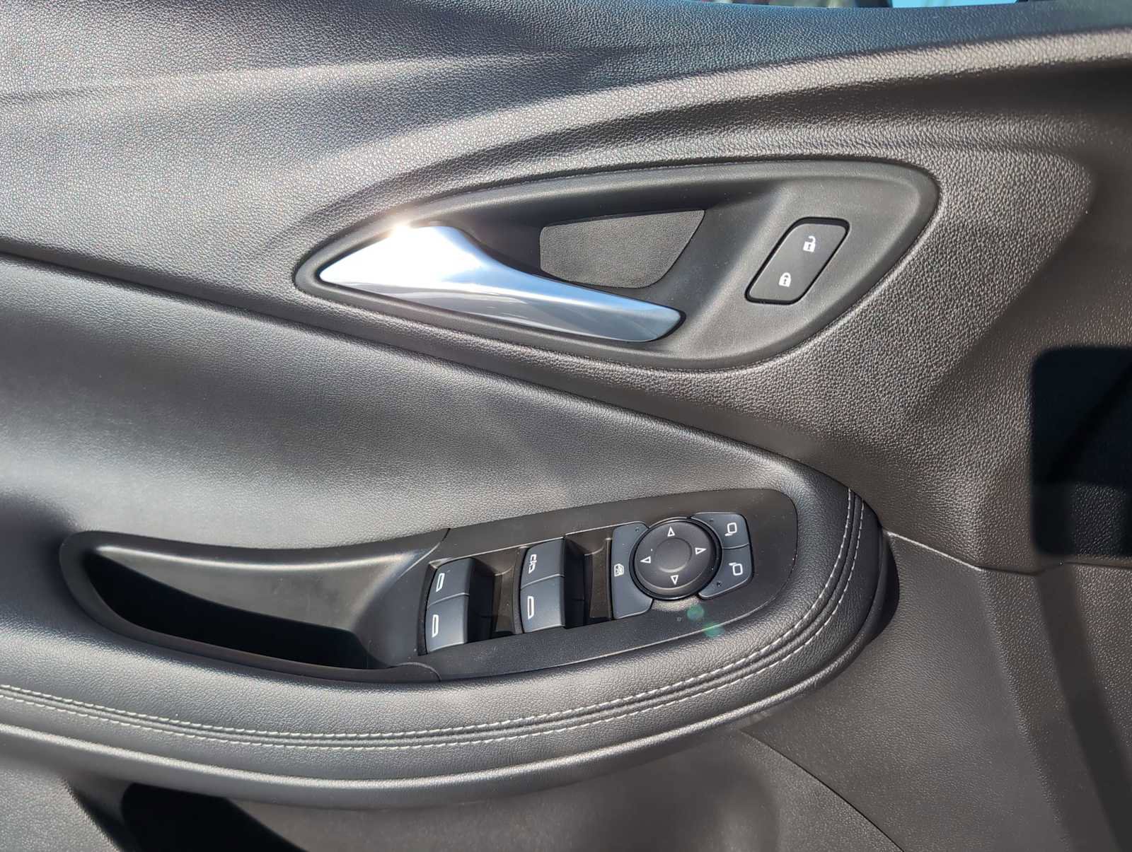 Used 2022 Buick Encore GX Select image 22