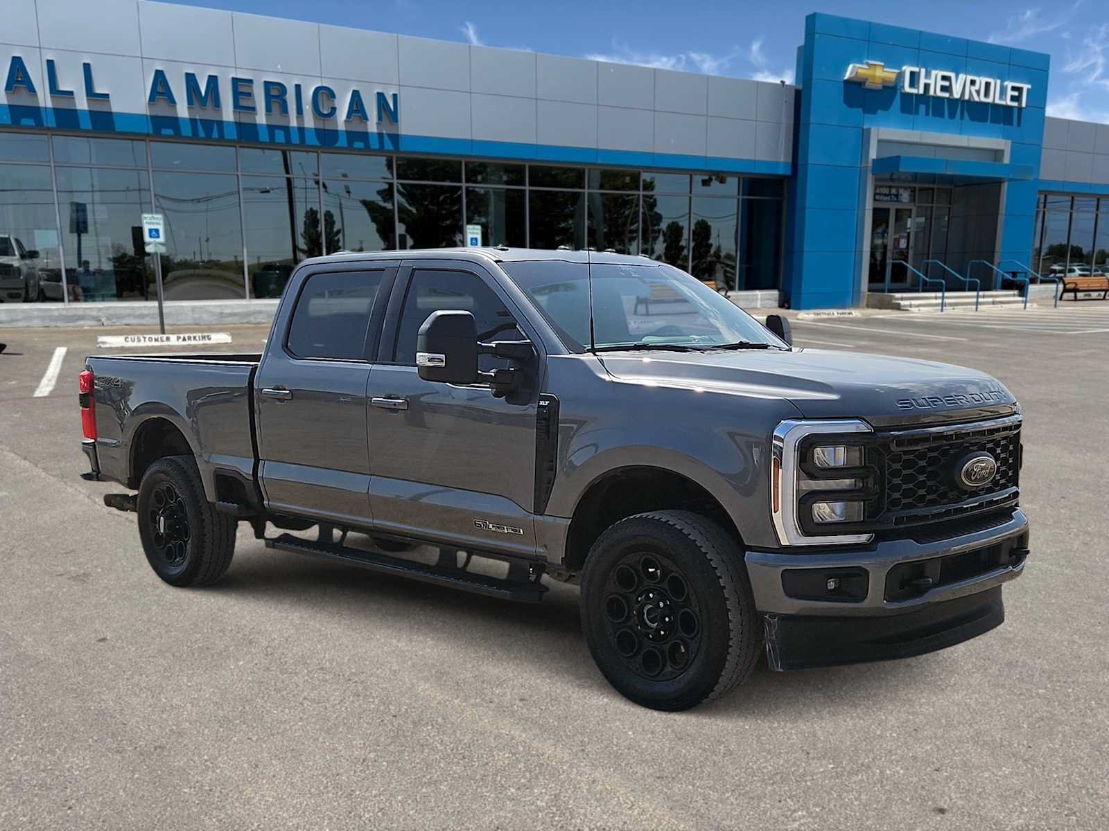 Used 2025 Ford F250 XLT w/ Black Appearance Package AWD/4WD image 2