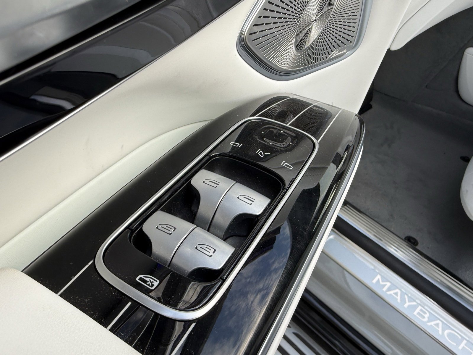 New 2025 Mercedes-Benz Maybach EQS 680 4MATIC image 16