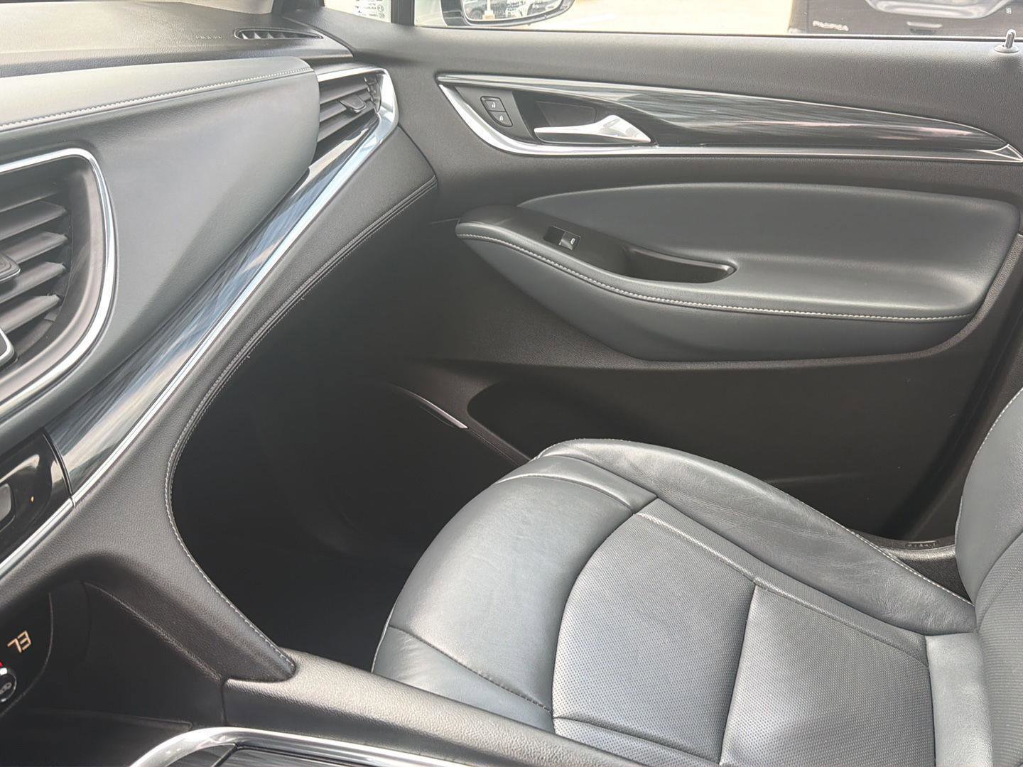 Used 2021 Buick Enclave Essence image 16