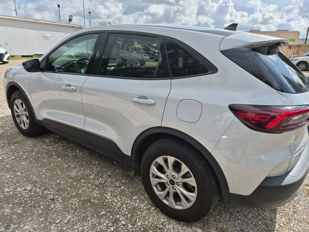 Used 2025 Ford Escape Active AWD/4WD image 2