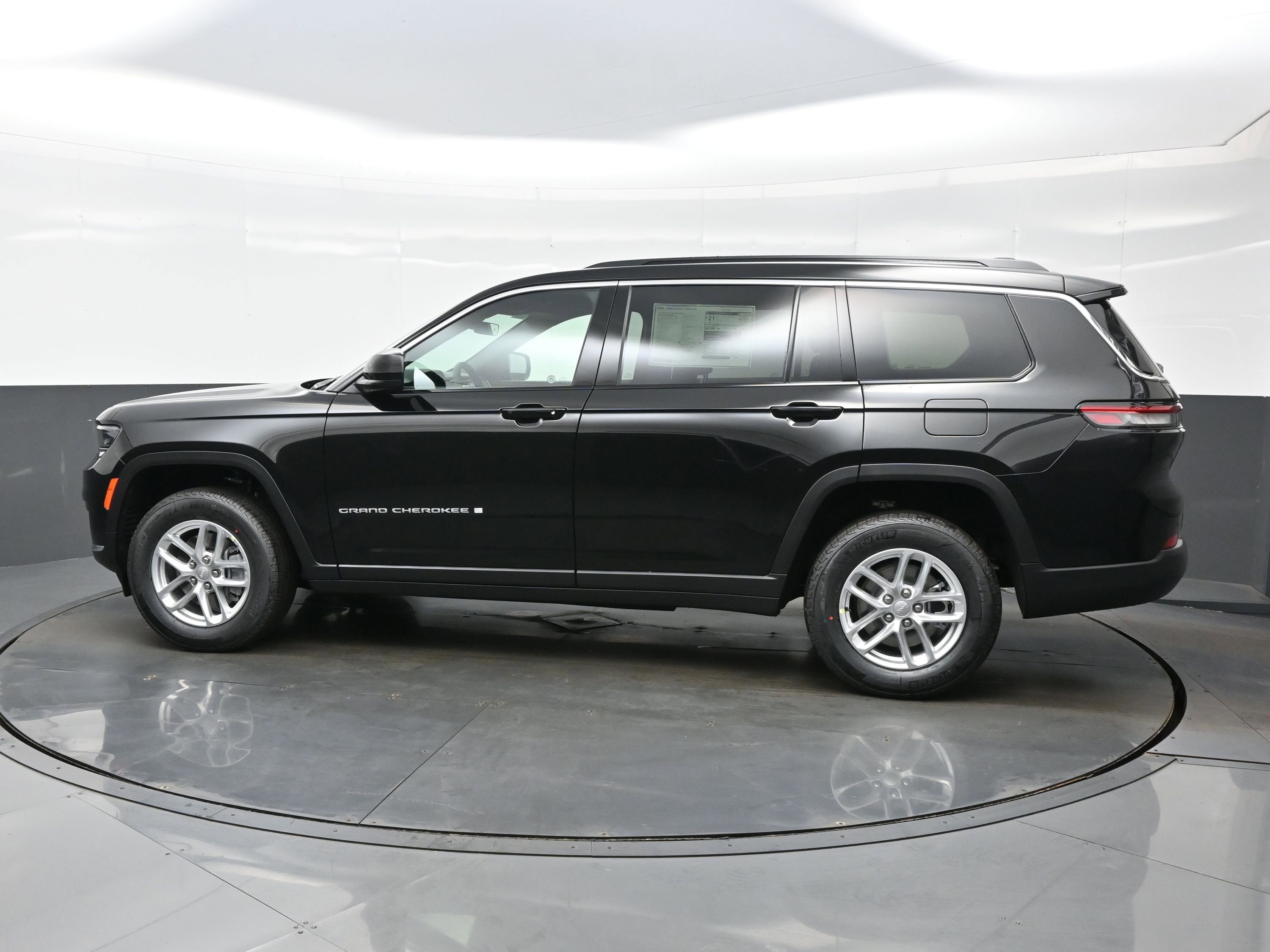 New 2026 Jeep Grand Cherokee L 4WD image 3