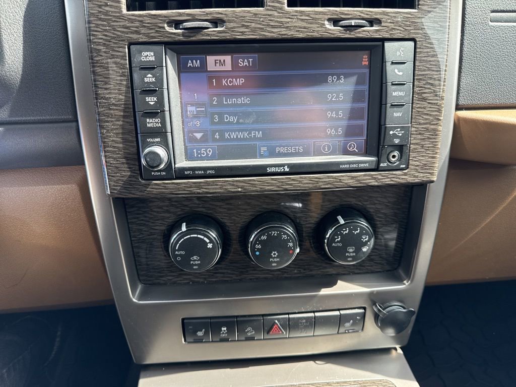 Used 2012 Jeep Liberty Limited w/ Tire & Wheel Group image 8