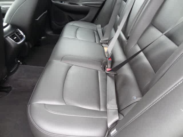Used 2019 Chevrolet Malibu LT w/ Leather Package FWD image 8