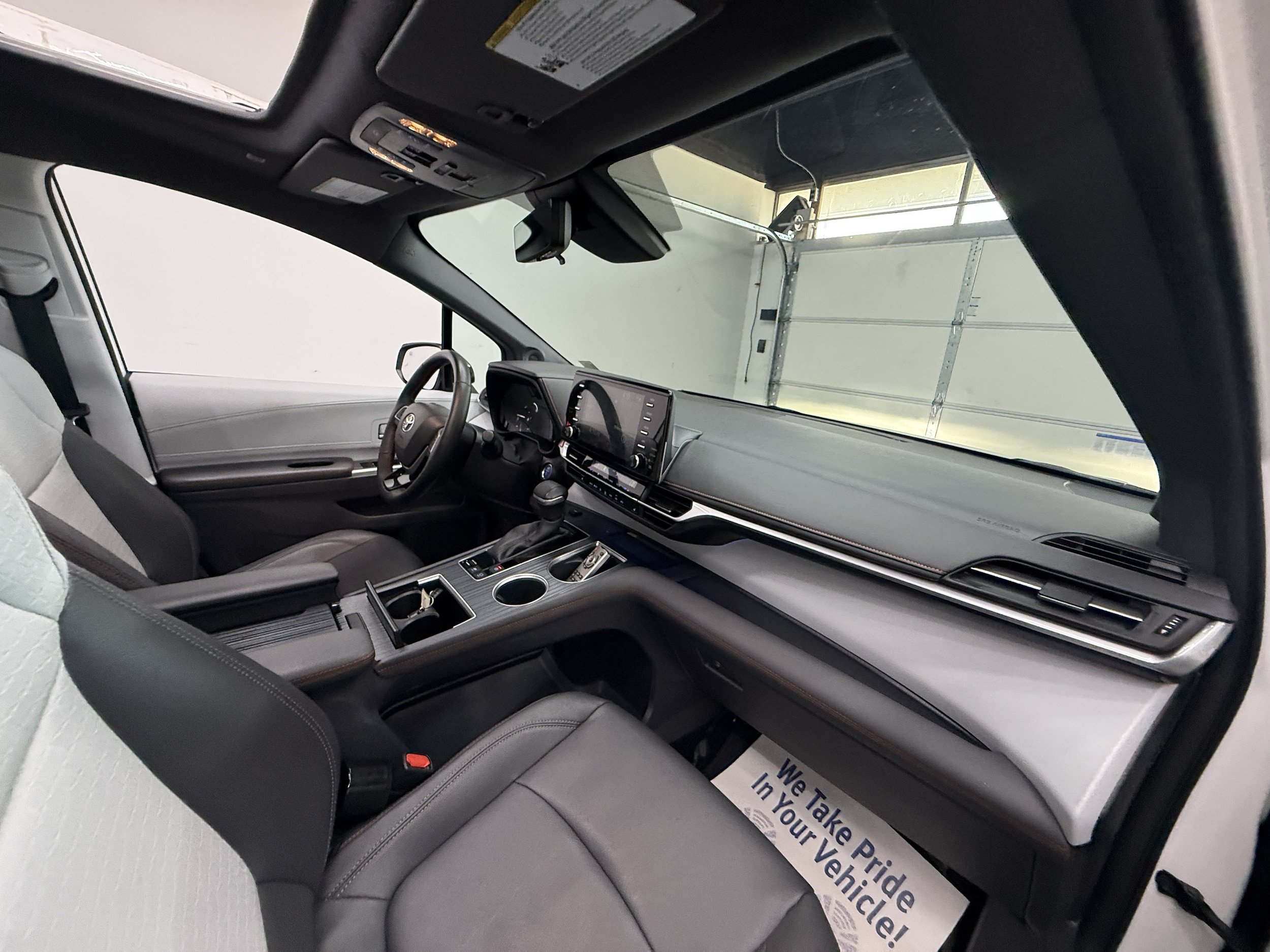 Used 2023 Toyota Sienna XLE FWD image 24