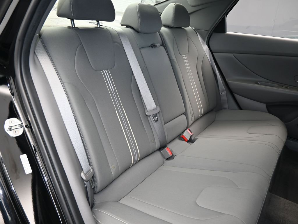 Used 2022 Hyundai Elantra SEL w/ Convenience + Premium Package image 38