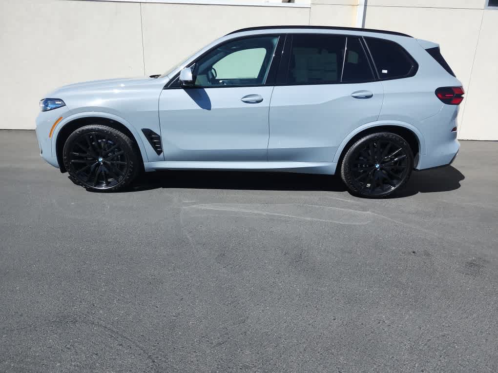 New 2026 BMW X5 xDrive40i w/ M Sport Package AWD/4WD image 4