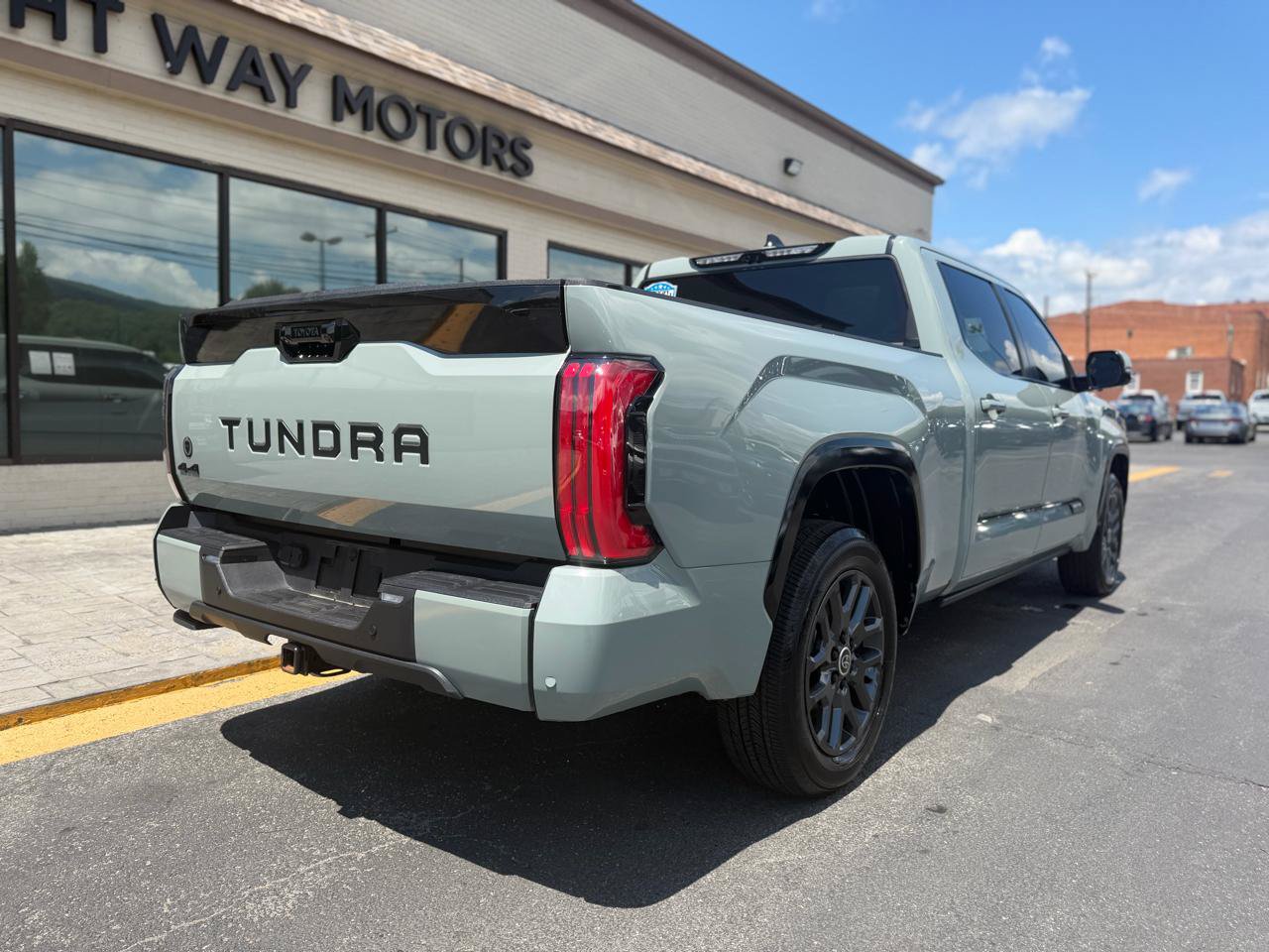 Used 2024 Toyota Tundra Platinum AWD/4WD image 3