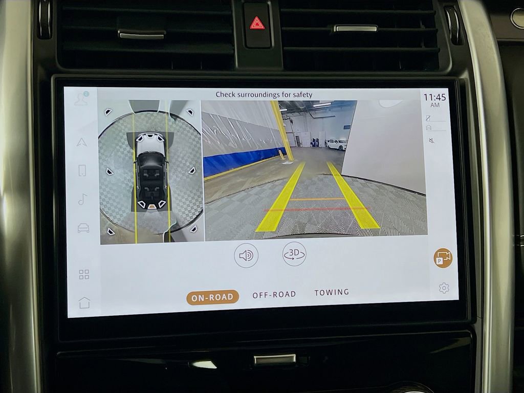 Used 2025 Land Rover Discovery Metropolitan Edition image 14