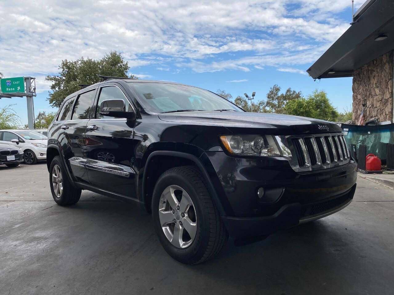 Used 2013 Jeep Grand Cherokee Limited w/ Luxury Group II image 32
