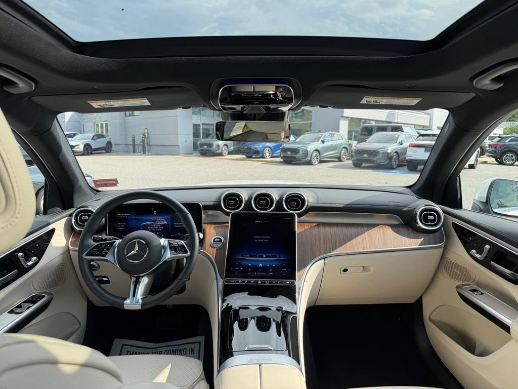 Used 2025 Mercedes-Benz GLC 350e 4MATIC image 34