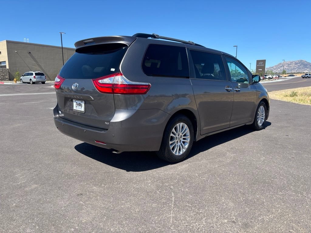Used 2015 Toyota Sienna XLE w/ XLE Navigation Package FWD image 5