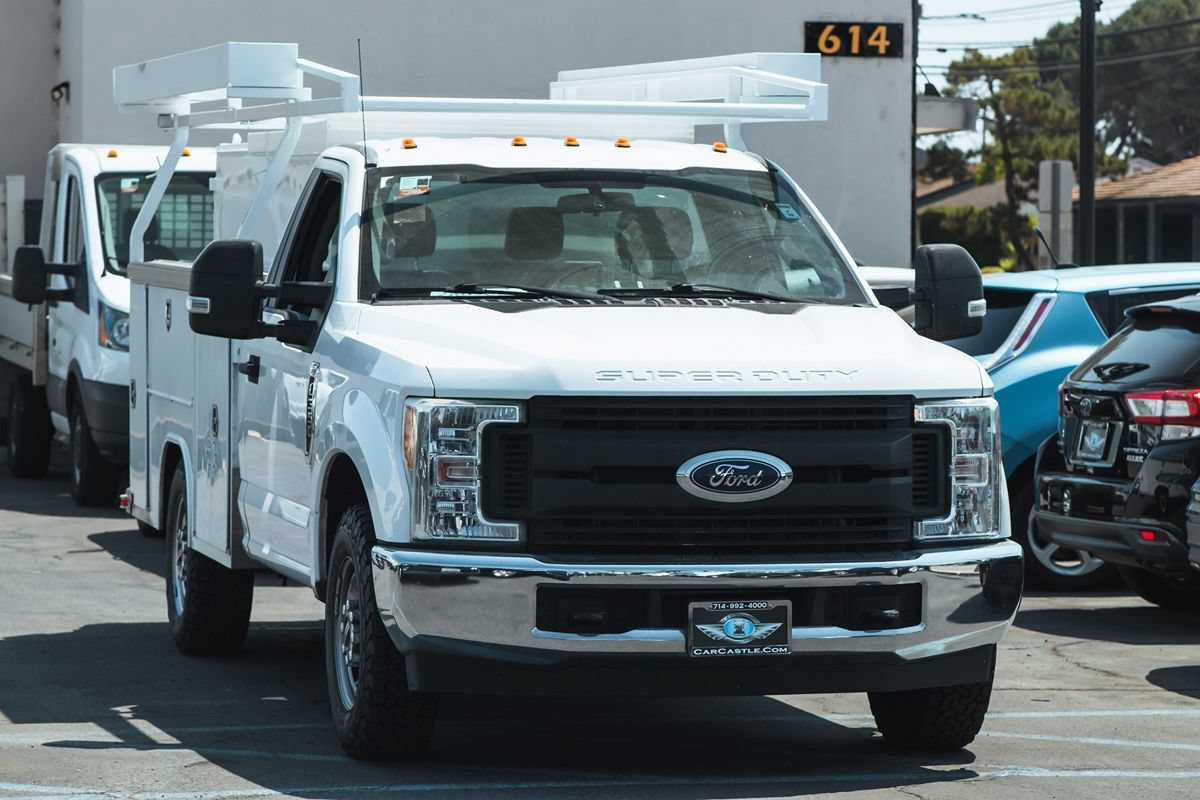 Used 2017 Ford F350 XL w/ Power Equipment Group RWD image 3