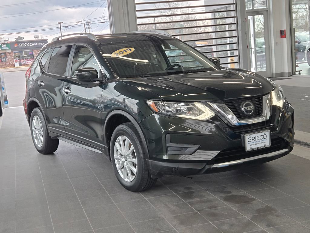 Used 2019 Nissan Rogue SV image 1