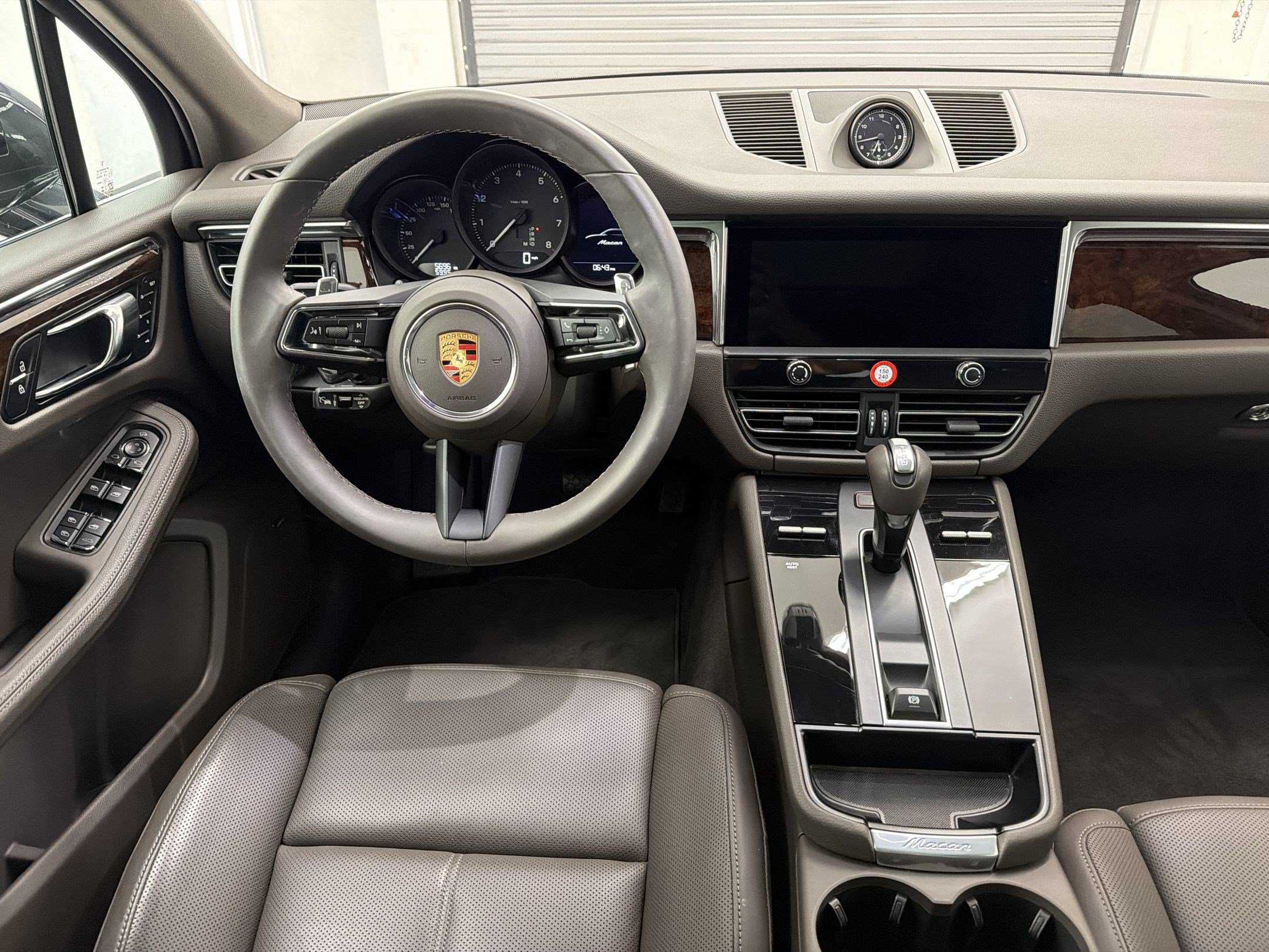 Used 2026 Porsche Macan AWD/4WD image 29