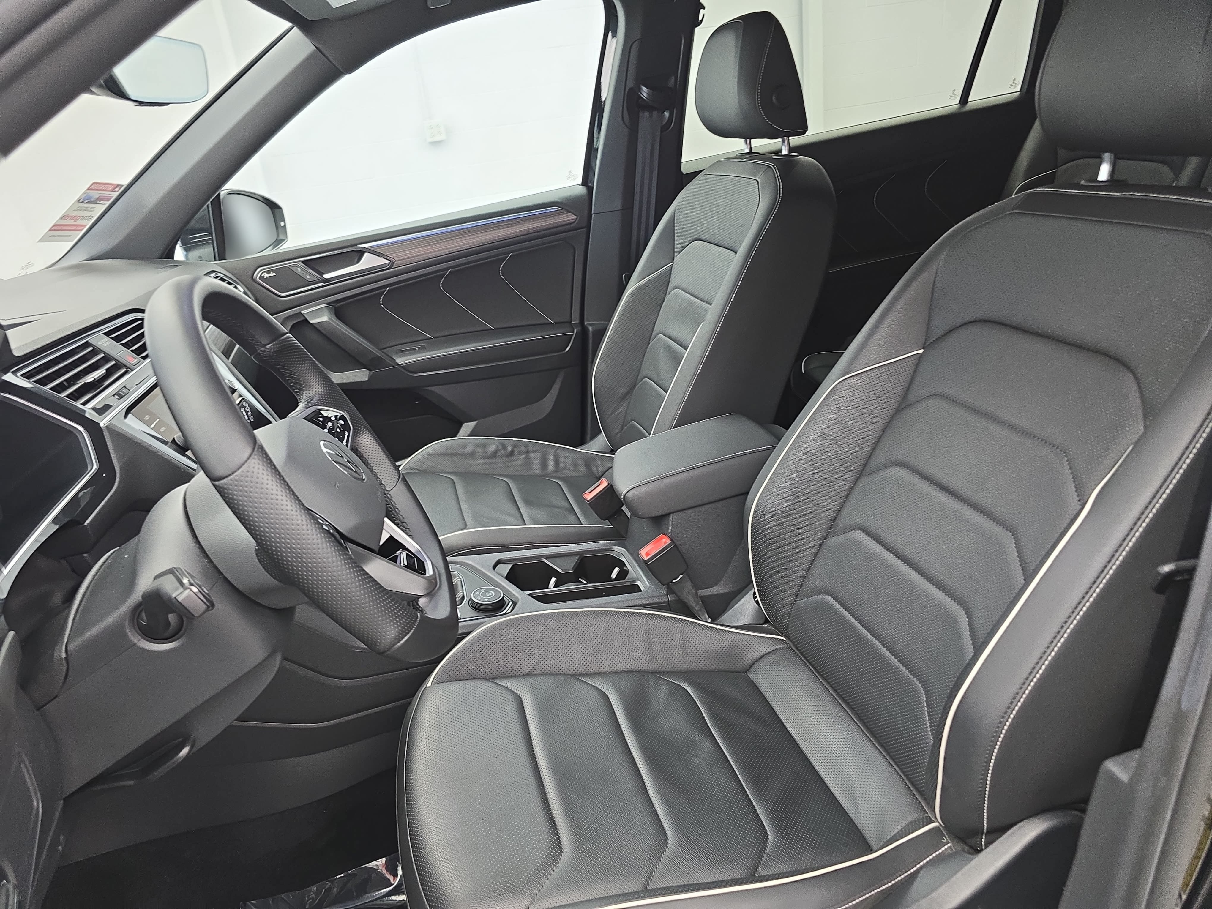 Certified 2023 Volkswagen Tiguan SEL R-Line AWD/4WD image 15