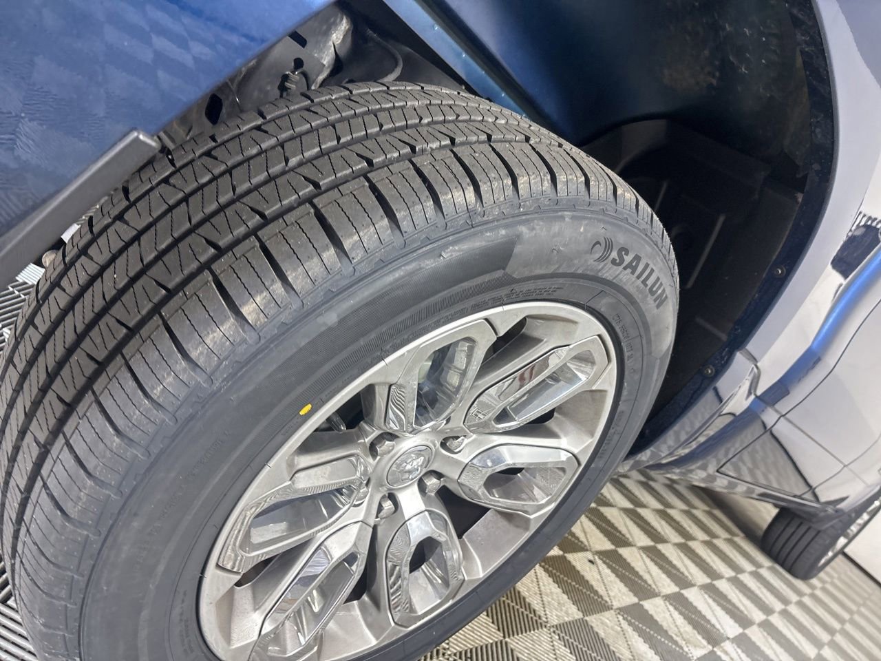 Used 2023 RAM 1500 Laramie AWD/4WD image 31