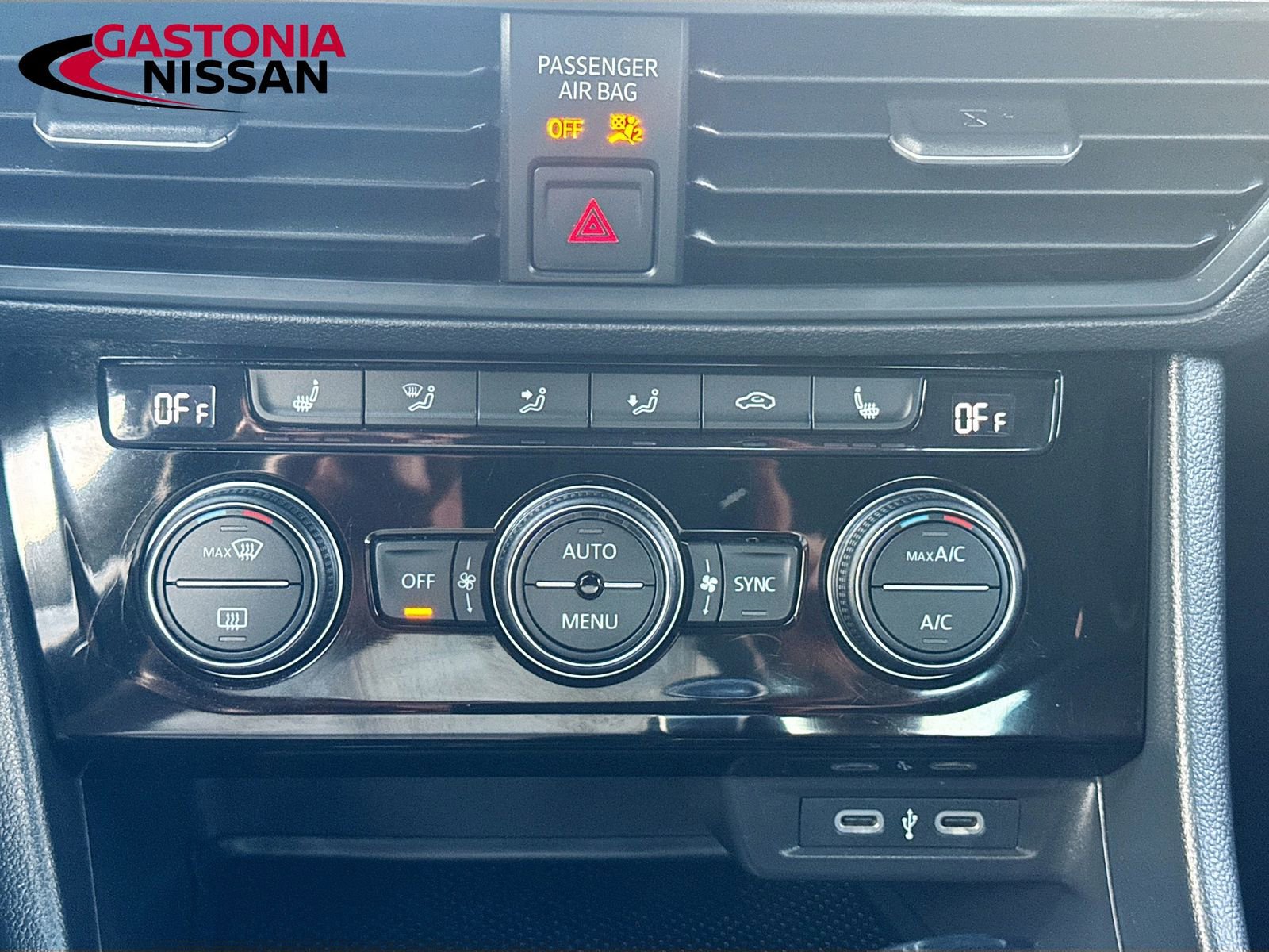 Used 2024 Volkswagen Jetta SE image 19