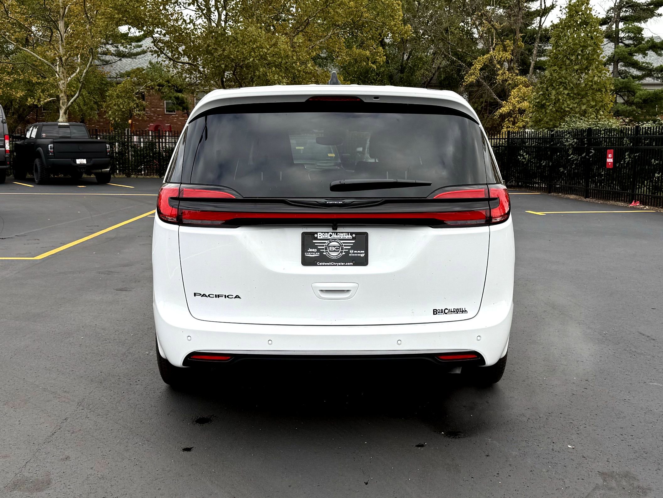 New 2026 Chrysler Pacifica Select image 8