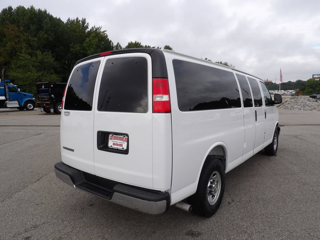 Used 2025 Chevrolet Express 3500 LT w/ LT Preferred Equipment Group RWD image 7