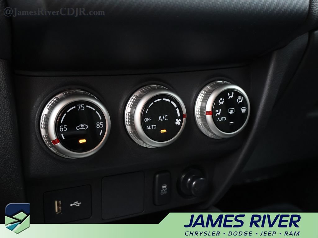 Used 2025 Mitsubishi Outlander Sport SE AWD/4WD image 35