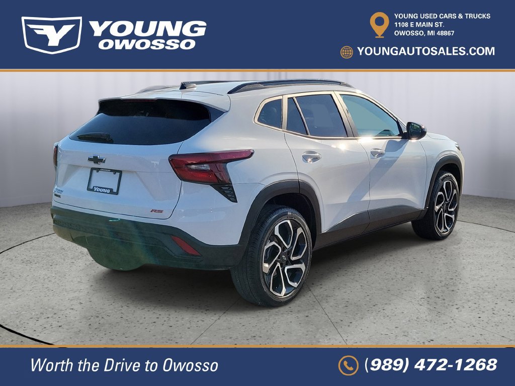 Used 2024 Chevrolet Trax RS w/ Driver Confidence Package FWD image 3