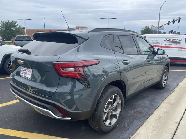 Used 2025 Chevrolet Trax LT FWD image 34
