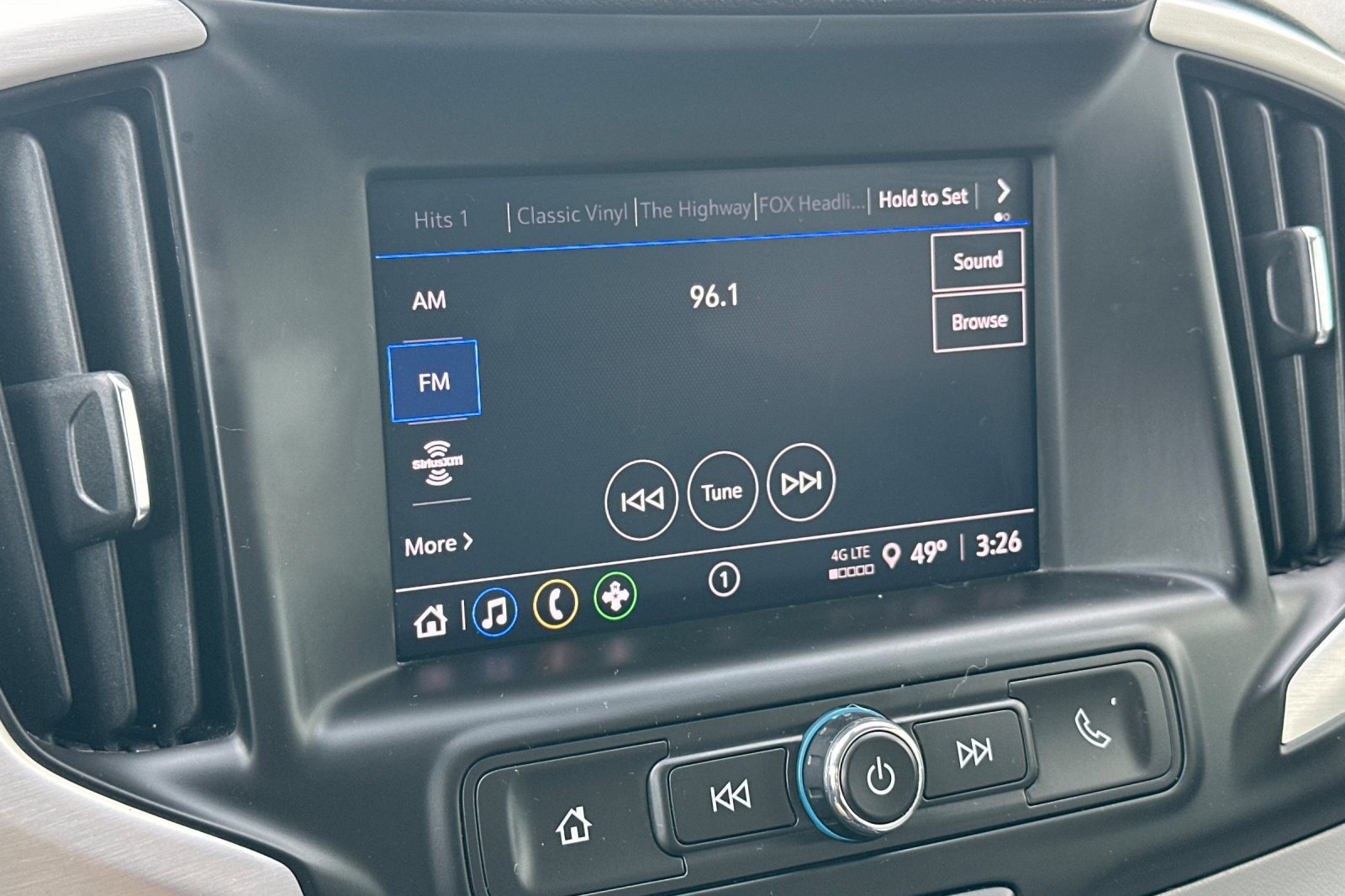 Used 2024 GMC Terrain SLE image 19