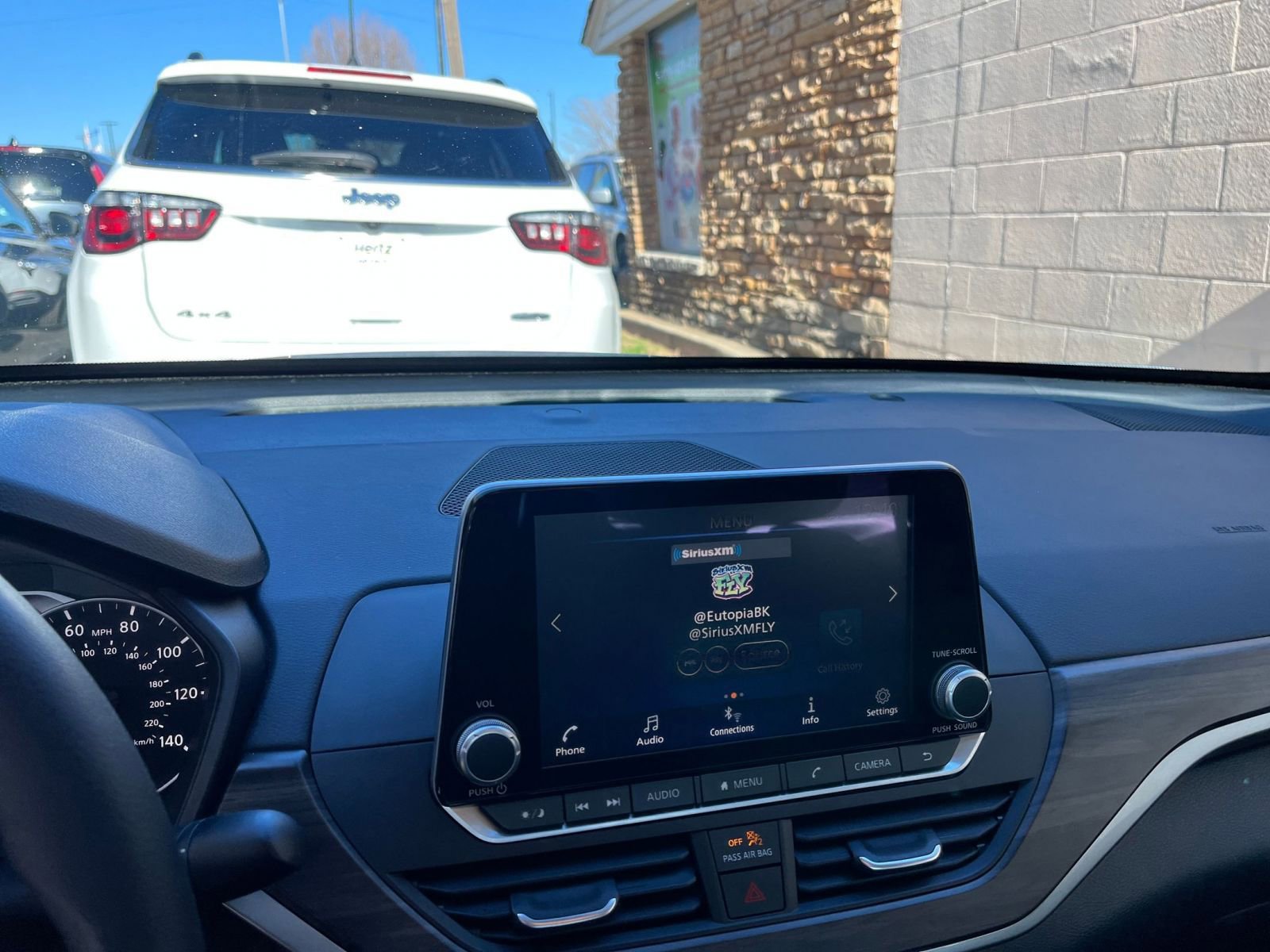 Used 2025 Nissan Altima 2.5 SV image 18