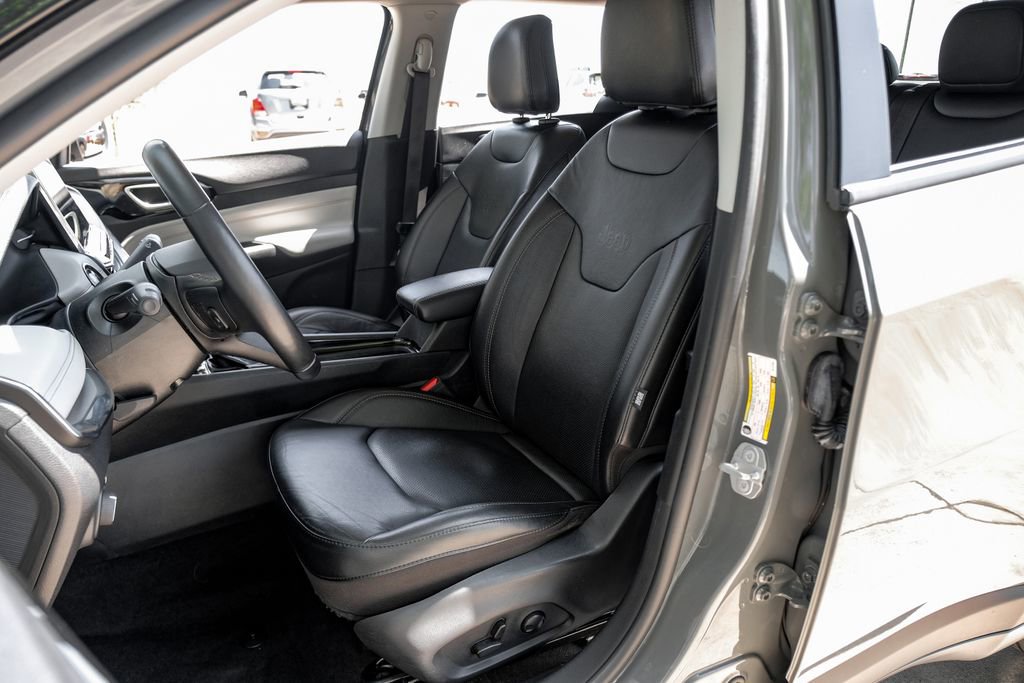 Used 2022 Jeep Compass Limited image 8