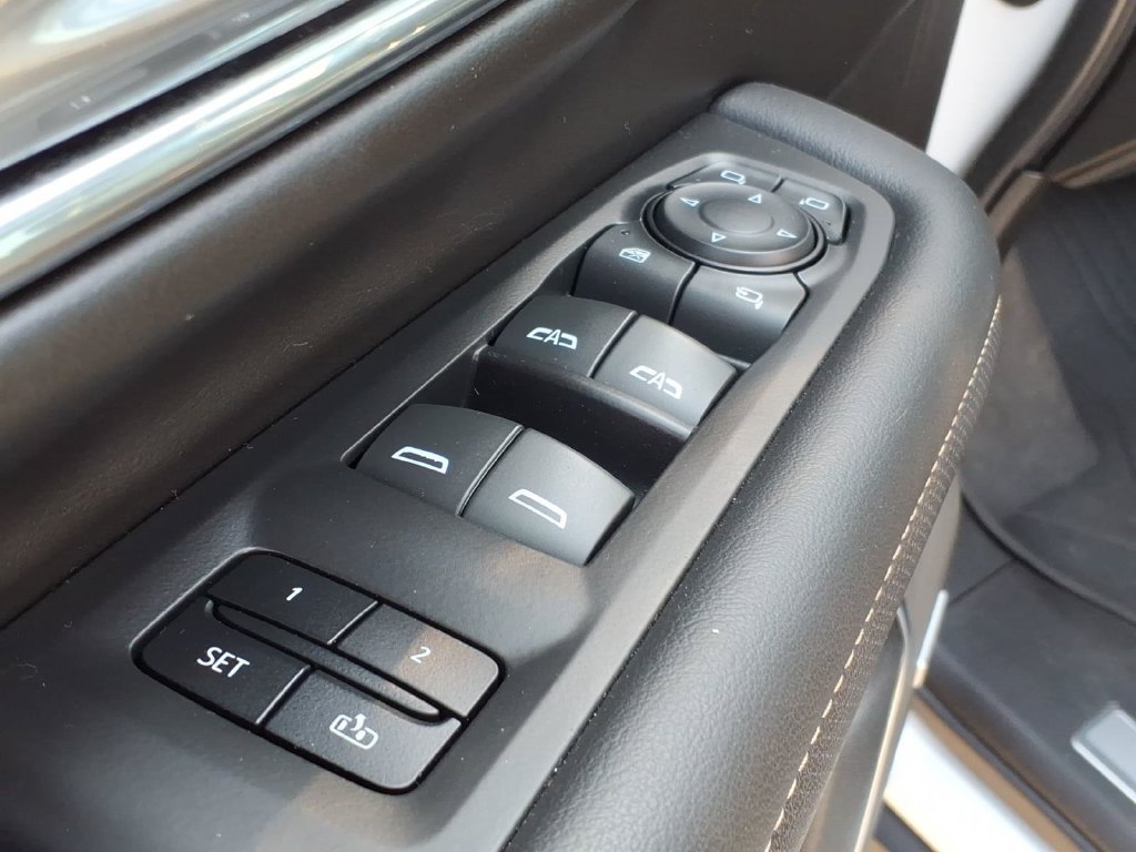 Used 2023 GMC Yukon SLT w/ SLT Premium Package AWD/4WD image 14