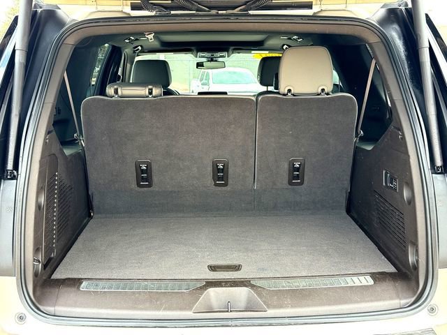 Used 2022 Chevrolet Suburban Z71 w/ Luxury Package image 7