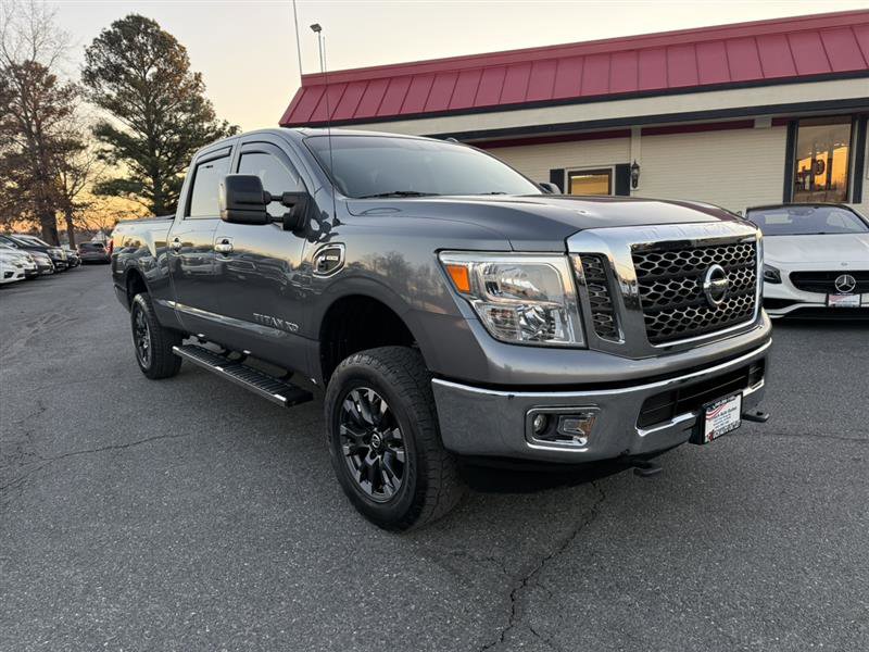 Used 2017 Nissan Titan SV image 3